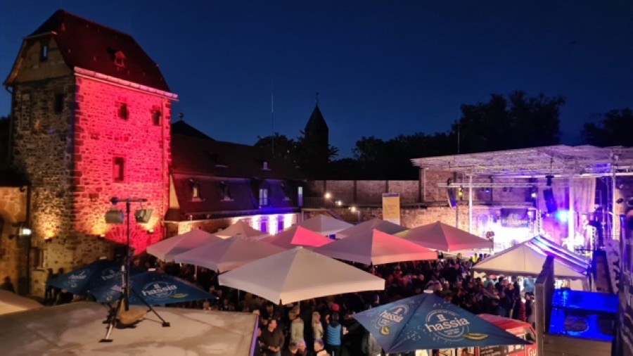 Partystimmung in der Wasserburg Bad Vilbel